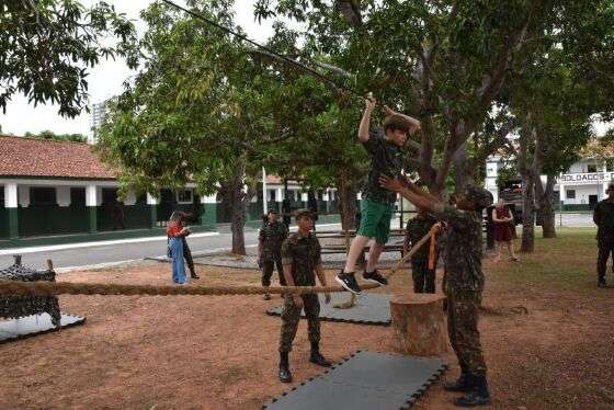 MT.  PRESENTE DE NATAL.      Estudante da EMEB Ulisses Guimarães realiza sonho de conhecer um quartel do Exército Brasileiro