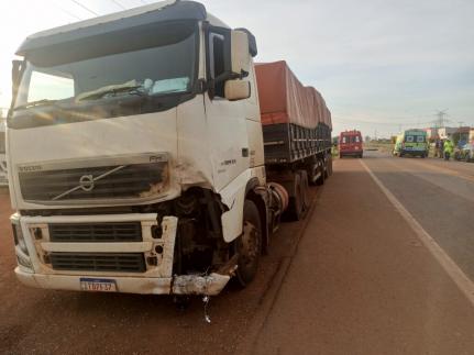 BR-163 EM MT: Motociclista morre após colisão frontal com carreta em rodovia