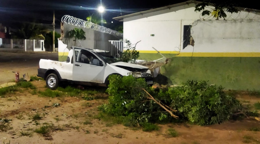 TRAGÉDIA: Motorista morre após bater carro em muro de creche