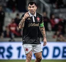 Medel vira dúvida para a partida contra o Grêmio na próxima rodada do Campeonato Brasileiro