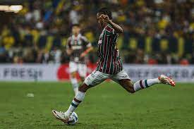 Keno celebra marca de 50 jogos pelo Fluminense