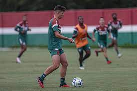 Sem espaço, meia Giovanni Manson se despede do Fluminense