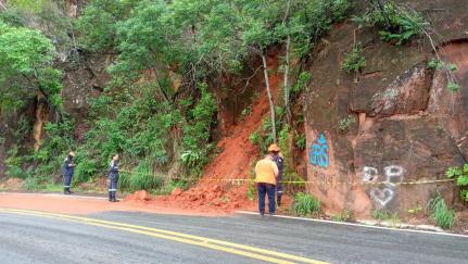 MT:  APÓS DESLIZAMENTOS:  Promotor descarta intervenção em obras ou interdição na Estrada de Chapada