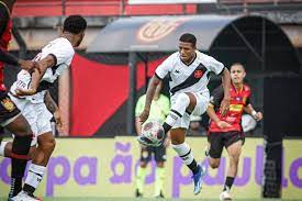 Vasco sofre, mas vence Flamengo-SP e vai à segunda fase da Copinha