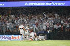 São Paulo tem maior público de sua história em uma estreia de Paulistão