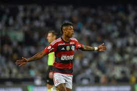 Flamengo renova o contrato de Bruno Henrique até o fim de 2026