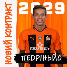 Emprestado ao Atlético-MG, Pedrinho renova com o Shakhtar até 2029