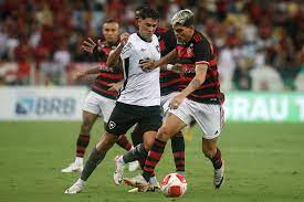 Com gol no fim, Flamengo ganha do Botafogo e assume a segunda colocação do Carioca