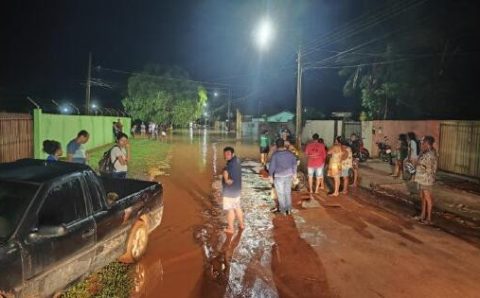 MT:  CÁCERES:   Força-tarefa atua para diminuir estragos provocados por temporal