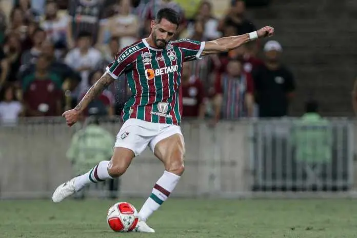 Renato Augusto comenta trabalho de Diniz no Fluminense: “Muito interessante”