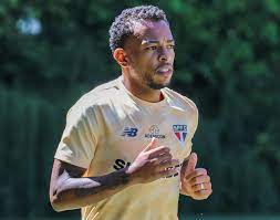 Em meio à baixa concorrência, Welington ganha sequência no São Paulo e é titular em quase todos os jogos