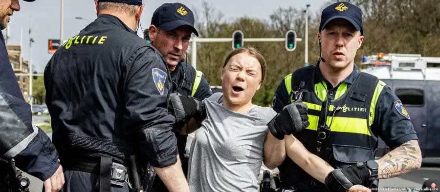 Greta Thunberg é detida em protesto na Holanda