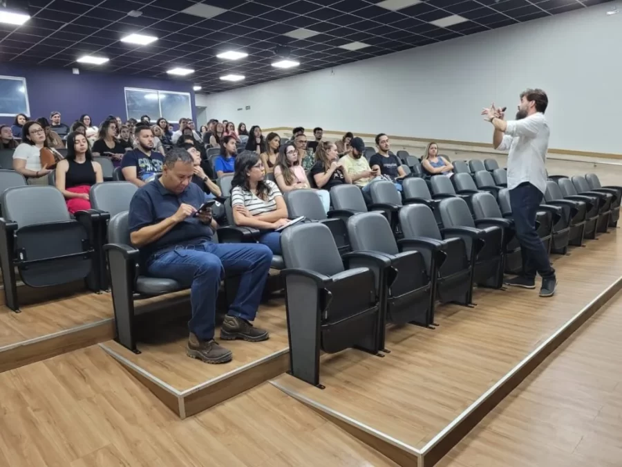 MT:  Estudantes de Arquitetura participam de apresentação sobre o projeto do BRT