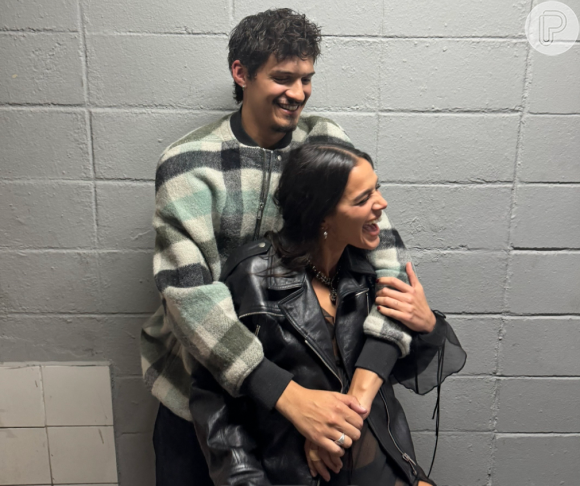 E o João Guilherme? Bruna Marquezine aparece abraçada com Omar Apollo em clima íntimo e choca web: ‘Não gostou da baby tee’