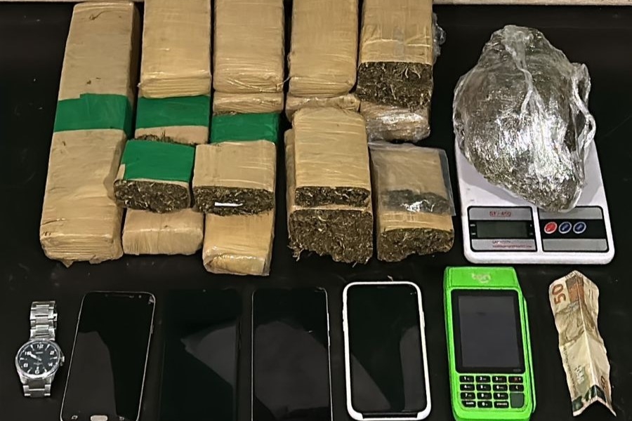 TRÁFICO DE DROGAS: Quadrilha é presa em flagrante pela PM com quase 8 kg de maconha