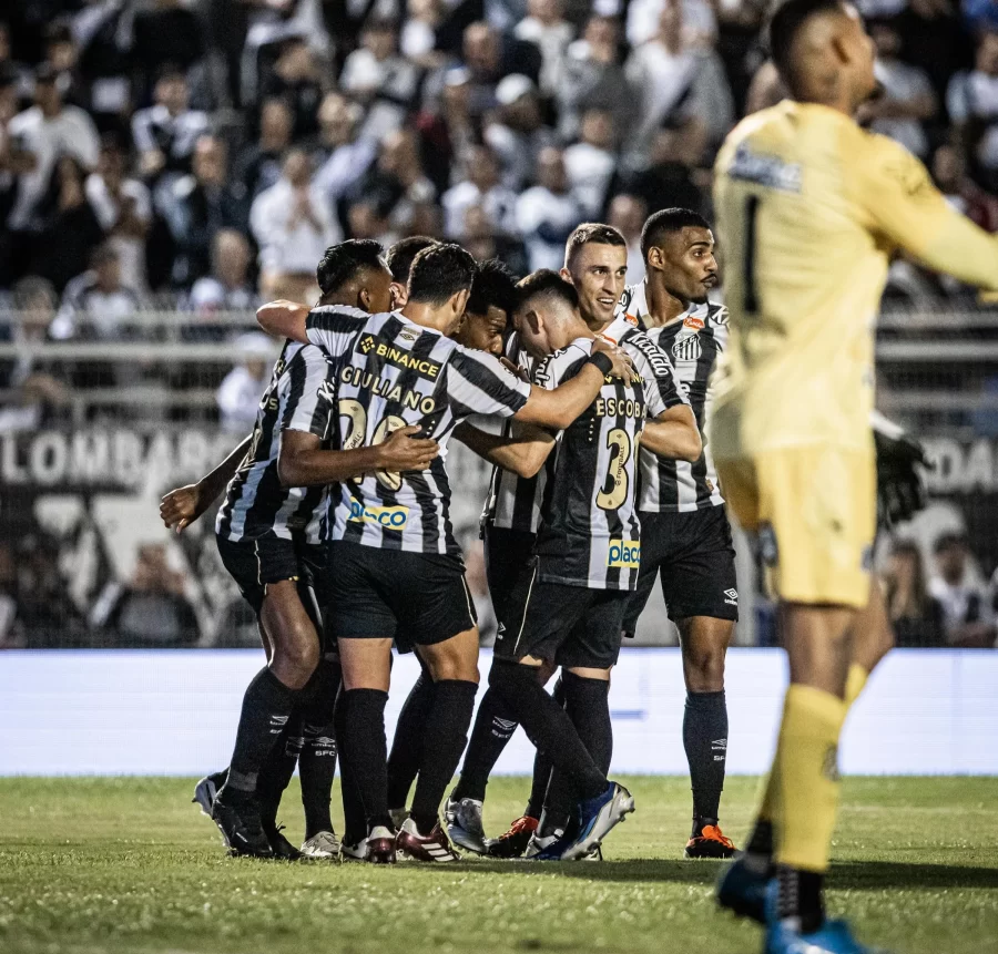 Gil desencanta, Santos bate a Ponte Preta em Campinas e retoma liderança da Série B