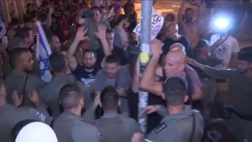 Polícia israelense entra em confronto com manifestantes em Tel Aviv