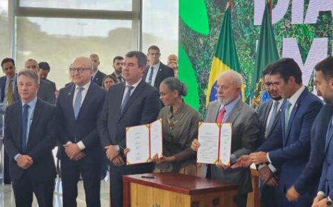 MT:   EM BRASÍLIA:   Governo de MT firma pacto federativo com União e Estados para combate aos incêndios no Pantanal e Amazônia