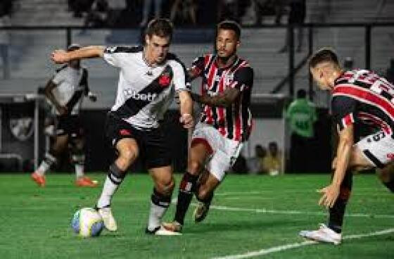 CAMPEONATO BRASILEIRO:   São Paulo sofre apagão, é goleado pelo Vasco e ouve ‘olé’ em São Januário