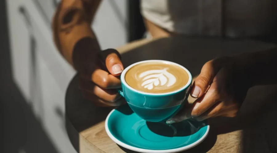 O que é overdose de cafeína e como evitar o problema