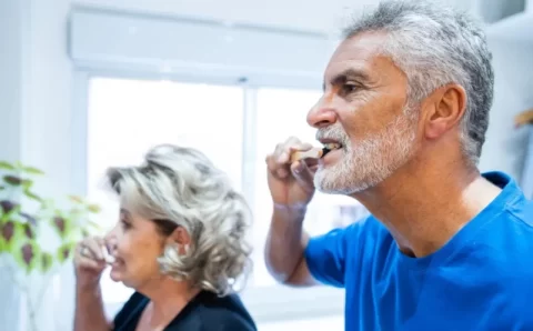 Saúde bucal influencia o bem-estar emocional de idosos, mostra estudo