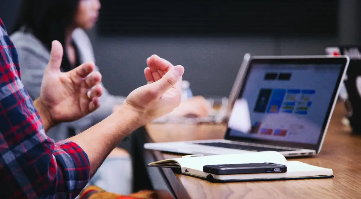 Saiba o que é DET, que passa a ser obrigatório para MEIs e empregadores domésticos a partir de agosto