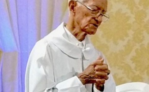 MT:   Emoção e fé marcam despedida do bondoso Padre Geraldo em Cáceres