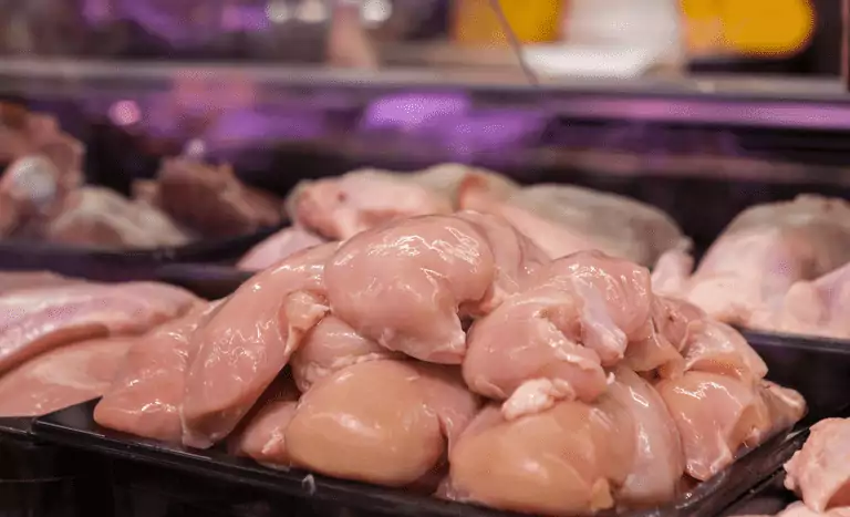 Brasil suspende preventivamente as exportações de carne de aves e seus produto