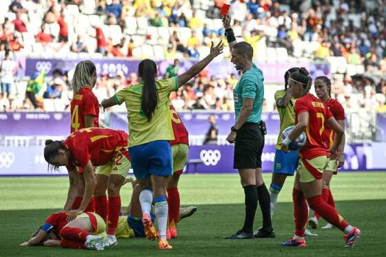 OLIMPÍADAS:  Com Marta expulsa e em prantos, Brasil perde para Espanha e depende de outros resultados para se classificar