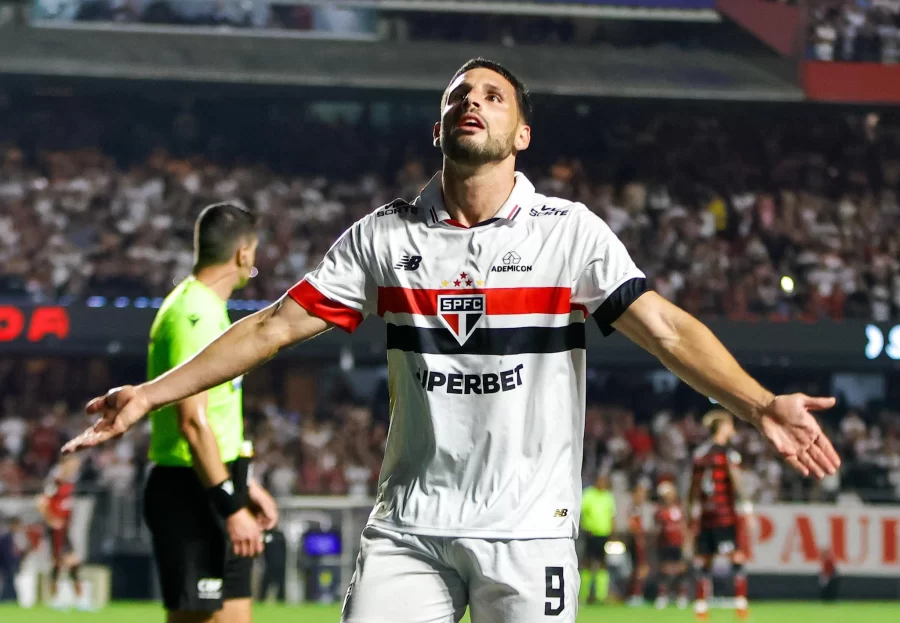 São Paulo vence com gol de Calleri, e Flamengo deixa liderança do Brasileirão