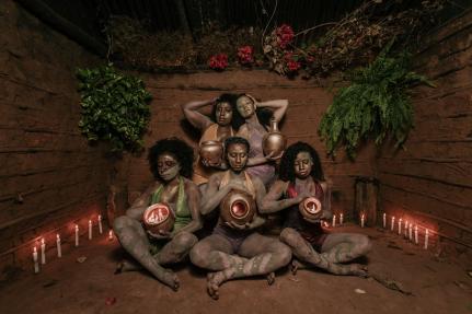 MT:   22 E 23 DE AGOSTO:   Elementares do Quilombo traz performance ancestral Teatro ao Zulmira Canavarros