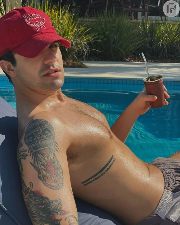 Que homem! Luan Santana tira a camisa e exibe peitoral nas redes sociais; fãs reagem em polvorosa: ‘Fico até fraca’