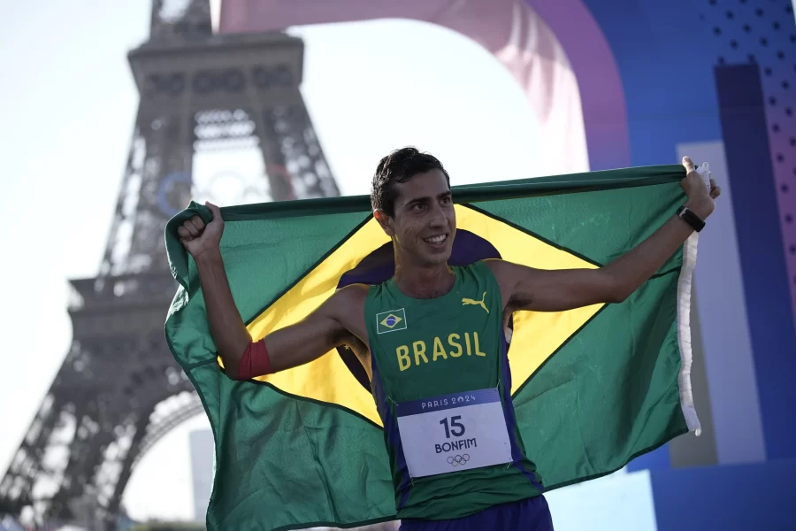 Caio Bonfim ganha prata em Paris e fatura primeira medalha do Brasil na marcha atlética