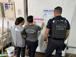 Polícia Civil e Vigilância Sanitária fecham fábrica clandestina de açaí em Várzea Grande