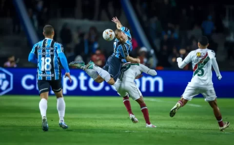 De virada, Grêmio vence o Fluminense por 2 a 1 no jogo de ida das oitavas de final da Libertadores