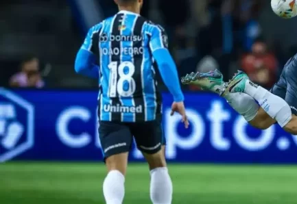 De virada, Grêmio vence o Fluminense por 2 a 1 no jogo de ida das oitavas de final da Libertadores