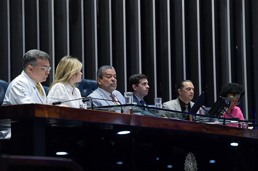 Danos causados pelo cigarro eletrônico dominam sessão pela prevenção do câncer  Fonte: Agência Senado