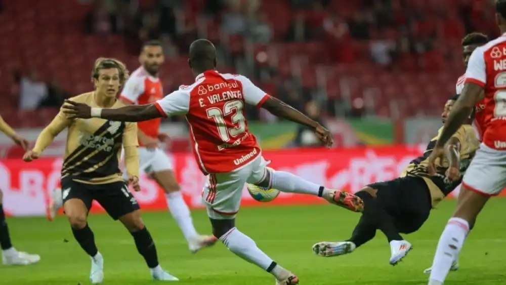 Internacional ganha no Beira-Rio, e Cruzeiro completa quarto jogo de jejum no Brasileiro