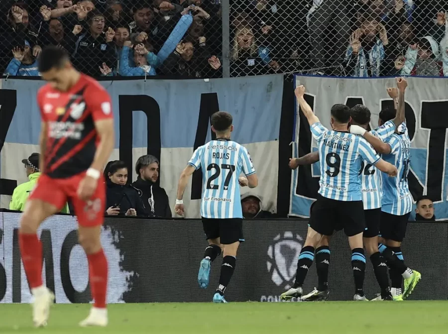 Athletico-PR toma goleada na Argentina, e Racing será rival do Corinthians na semi da Sul-Americana