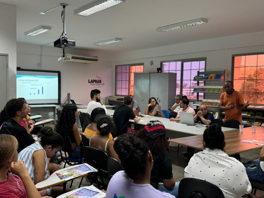 MT:  Dirigente do Sintep-MT aborda redimensionamento com estudantes de Pedagogia da UFR