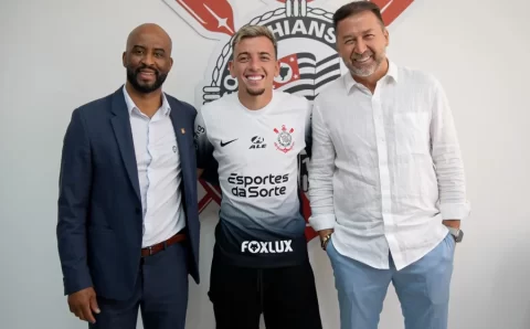 Corinthians renova contrato com volante Ryan até o fim de 2028