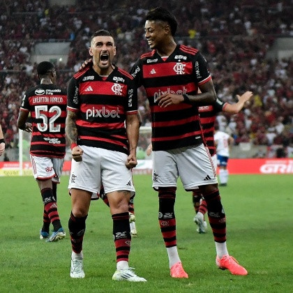 FUTEBOL:   Arrascaeta causa divergência antes do jogo, mas vira herói do Flamengo