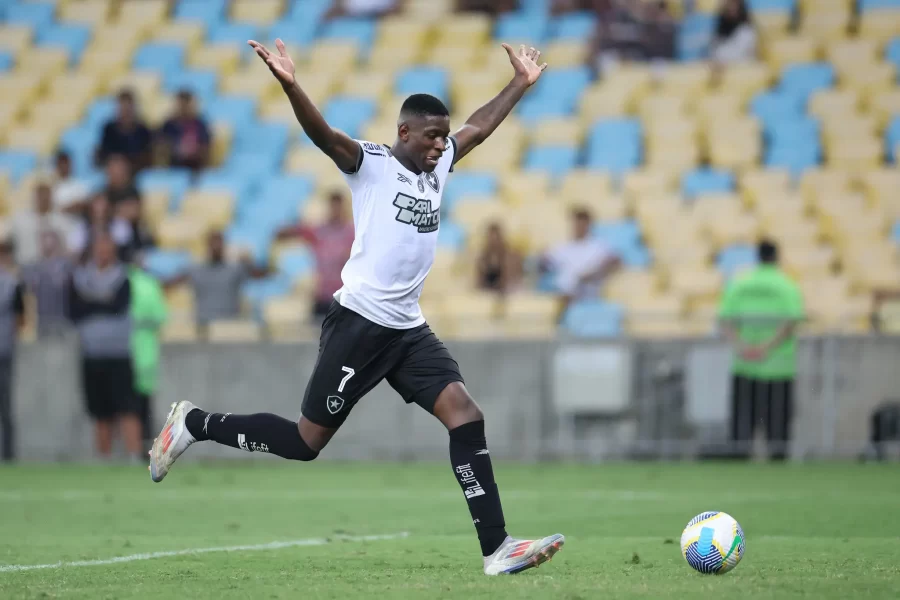 Luiz Henrique decide, Botafogo vence e deixa o Fluminense no Z4 do Brasileirão