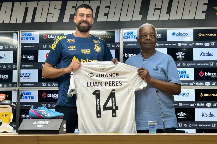 Luan Peres comemora retorno ao Santos e se coloca à disposição para estrear no domingo