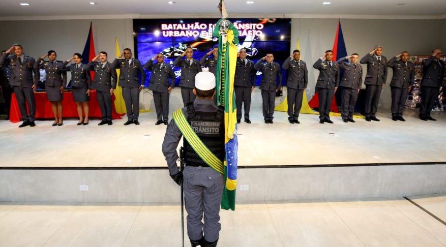 Batalhão de Trânsito da PM homenageia 100 autoridades civis e militares com Medalha Mérito Guardião Rodoviário