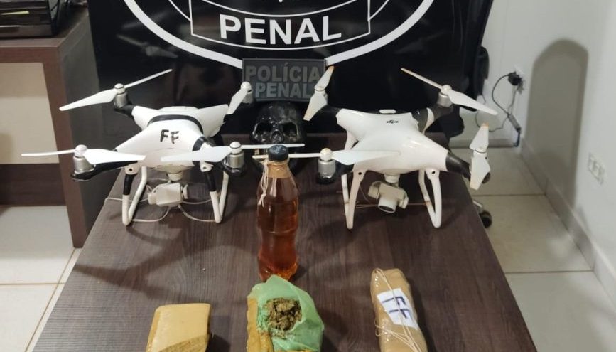 Policiais penais interceptam drones com drogas e bebida que seriam arremessados na Penitenciária Mata Grande