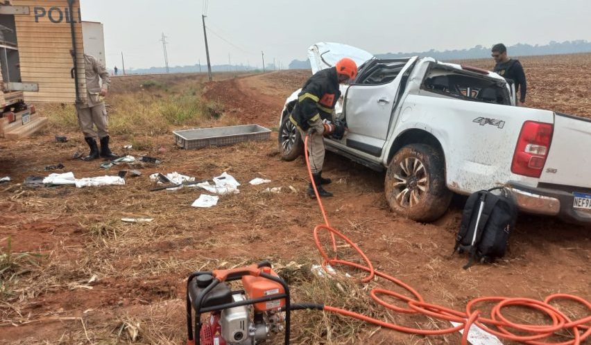 Corpo de Bombeiros resgata vítimas após veículo capotar na MT-170