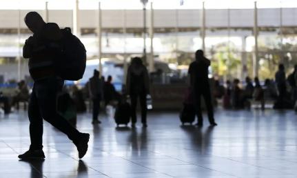 Torre de celular emitiu os sinais que afetaram voos no aeroporto de Guarulhos, diz Anatel