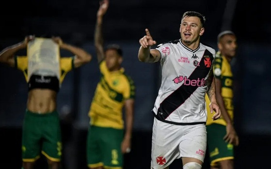 CAMPEONATO BRASILEIRO:  Vasco vence Cuiabá em jogo atrasado e se recupera após eliminação na Copa do Brasil