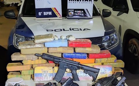 Polícia Militar desarticula quadrilha e apreende fuzil, pistolas e 34 tabletes de drogas